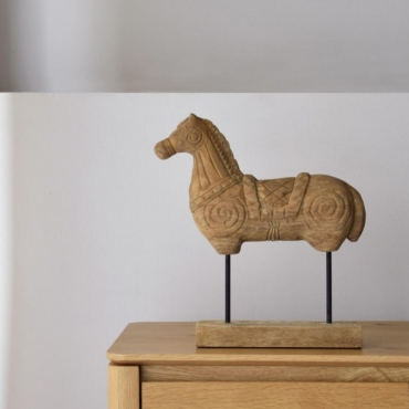 Figura caballo de madera